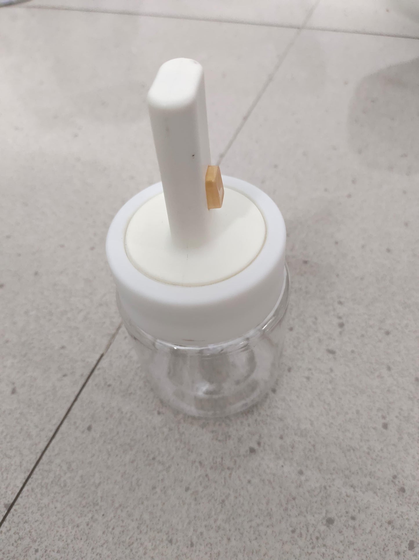 Luxury Glass Telescopic Seasoning Tank with Integrated Spoon Lid